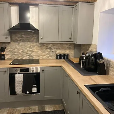 Leven's Rest - 2 Bed Maisonette Apartment *