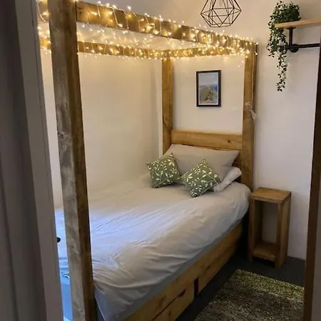 Daire Leven's Rest *